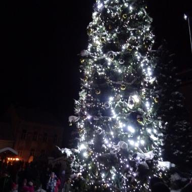 Adventní trh, rozsvícení vánočního stromu 
